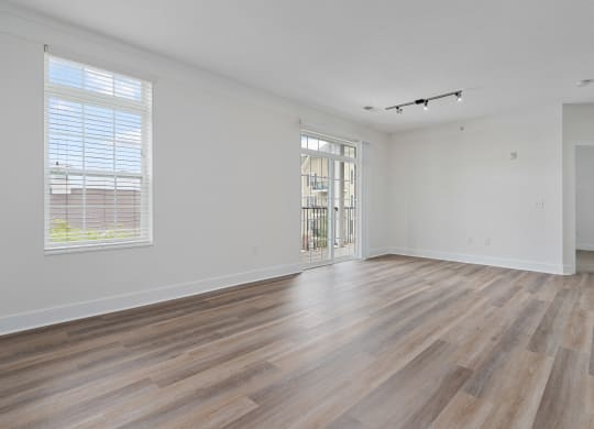 Empty Living Room at Strathmoor Apartments , Dublin, Ohio