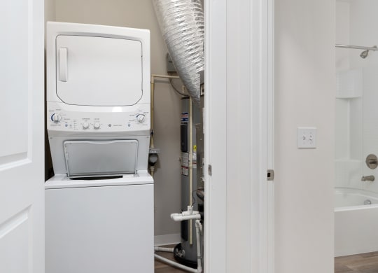 Laundry Room at Strathmoor Apartments , Dublin, Ohio