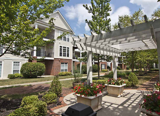 A white pergola  at Times Square, Dublin, Ohio