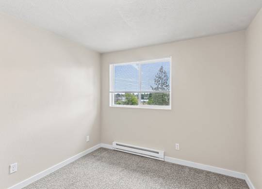 Room with Window at Peaks on Pines, Washington