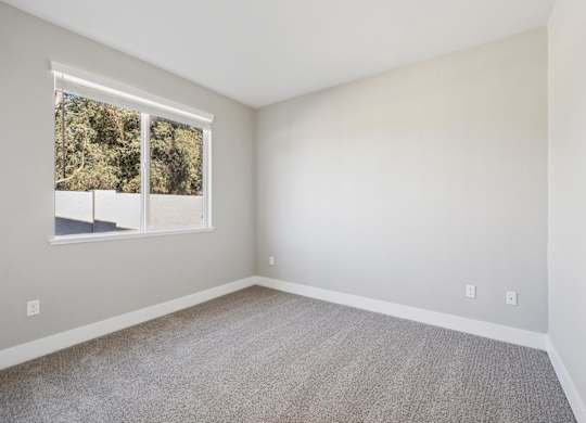 A Room with Window and Blinds at Montessa Apartments, Vacaville, 95687