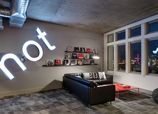 A room with a neon sign that says hot.