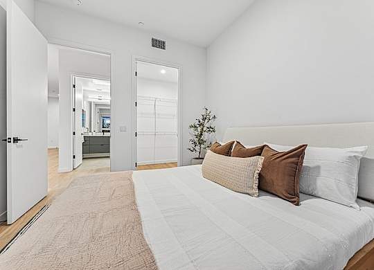 Bedroom with a large bed at 701 Hudson, California