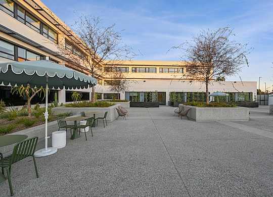 Courtyard with a white umbrella at 701 Hudson, Los Angeles