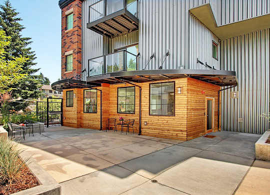 A modern house with a balcony and a patio.