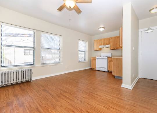 A room with wooden floors and a ceiling fan at Sheridan Park, Chicago, Illinois