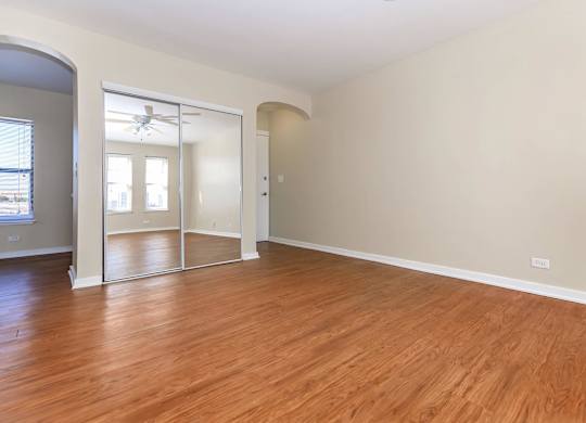 A room with wooden floors and a large mirror at Sheridan Park, Illinois