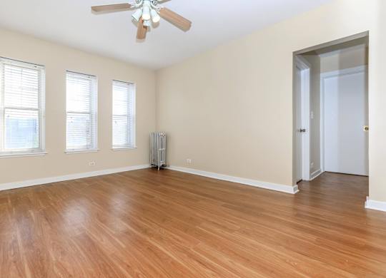 A room with wooden floors at Sheridan Park, Illinois 60640