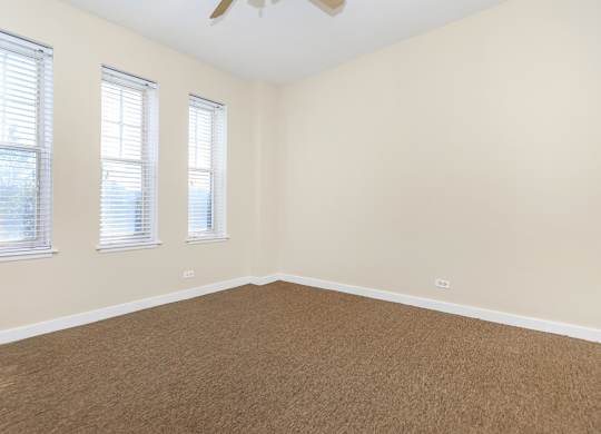 A room with a carpeted floor at Sheridan Park, Chicago, IL 60640