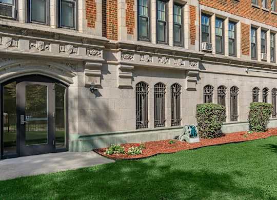 Exterior View at Sheridan Park, Chicago, IL 60640