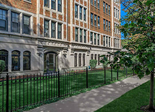 Front View building at Sheridan Park, Illinois 60640