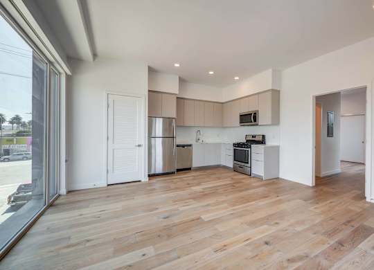 Kitchen Appliances at 5135 W Adams, Los Angeles