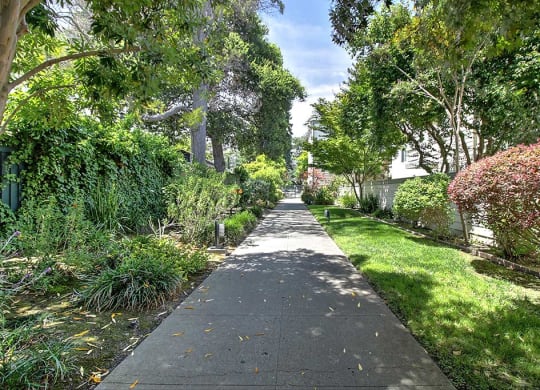Walk paths at Wellesley Crescent, Redwood City, CA