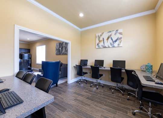 A room with a desk and chairs.
