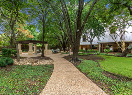 Lush Landscaping at Ventana Oaks Apartments, Texas, 78717
