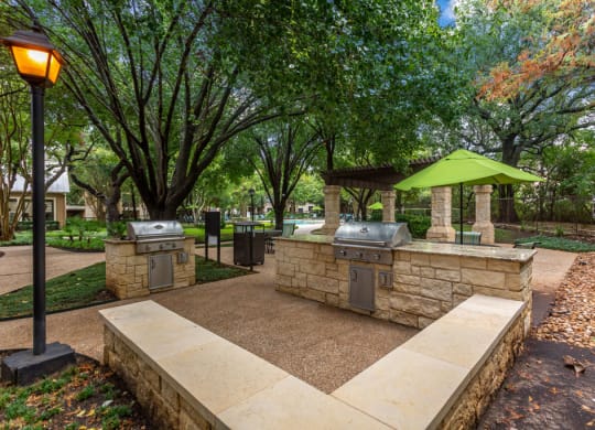 Outdoor Kitchens at Ventana Oaks Apartments, Austin, Texas