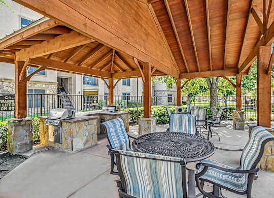 Outdoor Patio And Grill at The Canyons Apartments, Fort Worth, Texas