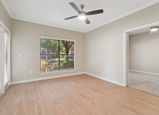 Living Area With Ceiling Fan at The Canyons Apartments, Fort Worth, Texas