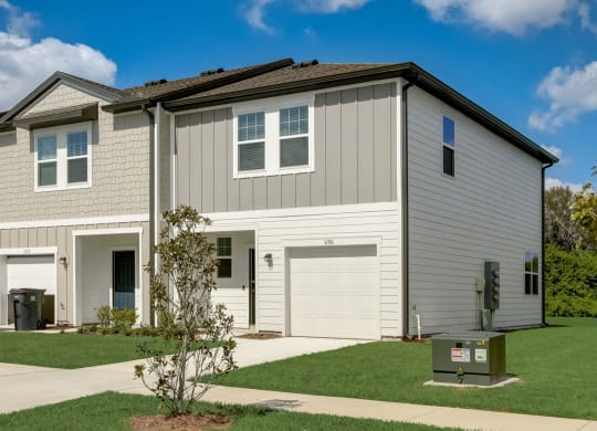 Inviting front exterior of Beacon at Arbours single family rental house in Ruskin, FL