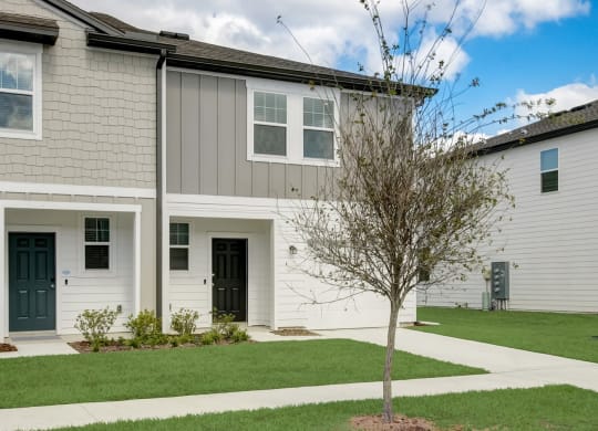 Charming exterior view of the house at Beacon at Arbours in Ruskin, FL