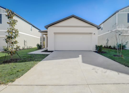 Front view from the driveway of the Oak floor plan at Beacon at Clinton Corners, Rental Homes in Dade City, FL