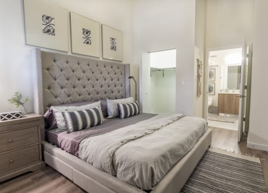 Bedroom with Private Bath at Bay Village1, Palmetto Bay, Florida