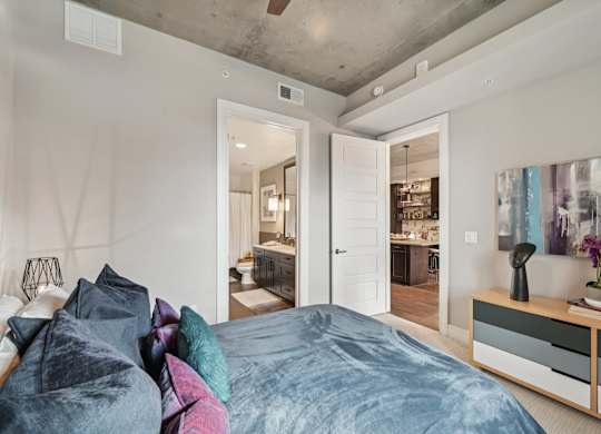 The Case Building Apartments in Dallas, TX Bedroom