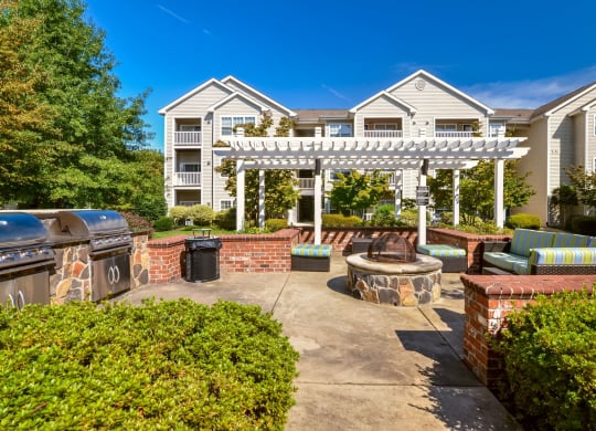 BBQ and Firepit at Ultris Courthouse Square Apartment Homes in Stafford, Virginia, VA