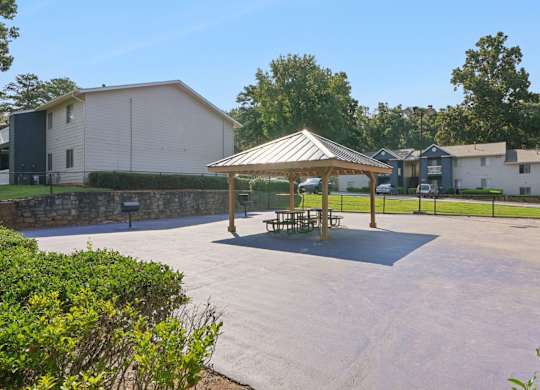 Picnic area at Dunwoody Pointe in Atlanta, GA