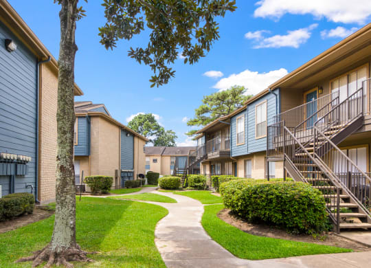Exterior Pathways at Willow Brook Crossing Apartments in Houston, TX