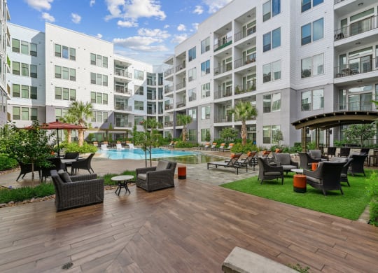 Courtyard with seating, greenspace and a pool at Harlow River Oaks in Houston, TX