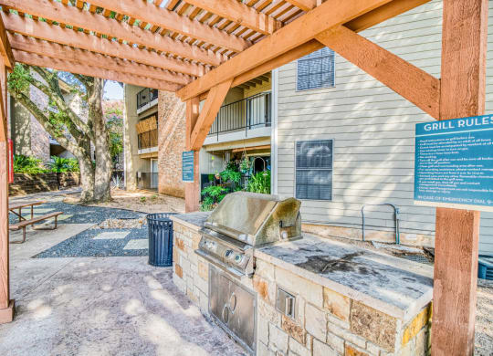 Outdoor grilling area at Hillside Creek Apartments in Austin, TX
