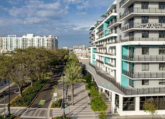 A street view of Hollywood Heights on the Boulevard Luxury Apartments in Hollywood, FL