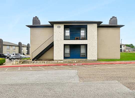 Building Exterior of Heritage Square Apartments in Waco, TX