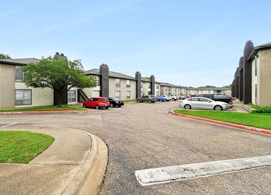 Building Exterior of Heritage Square Apartments in Waco, TX