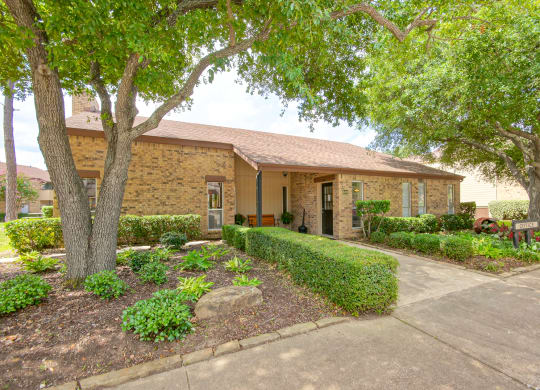Leasing Office Exterior 1 at 600 Baylor in Longview Tx