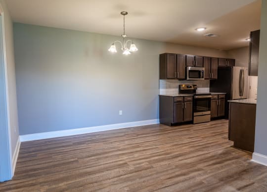 Lakeland Grand Apartments Kitchen and Dining Room