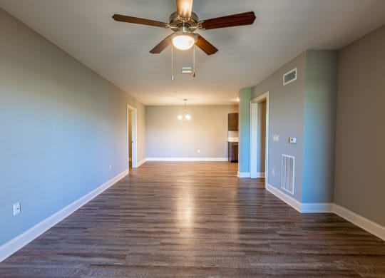 Lakeland Grand Apartments Living Room with Ceiling Fan