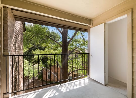 Model Patio at Vista Crossing Apartments in San Antonio, TX