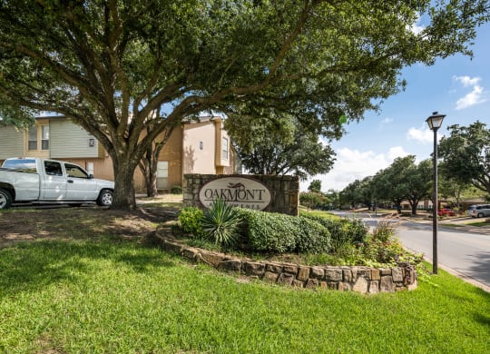 Oakmont: Signage, at Westdale Hills, TX