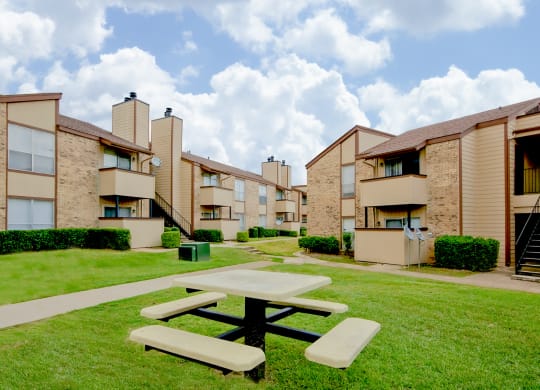 Picnic Area at 600 Baylor in Longview Tx
