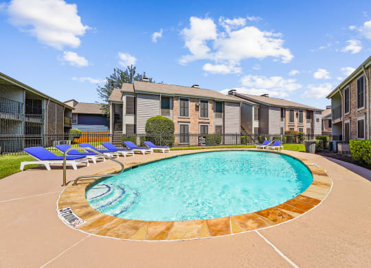 Swimming Pool Area at Noel on the Parkway Apartments in Dallas, Texas, TX
