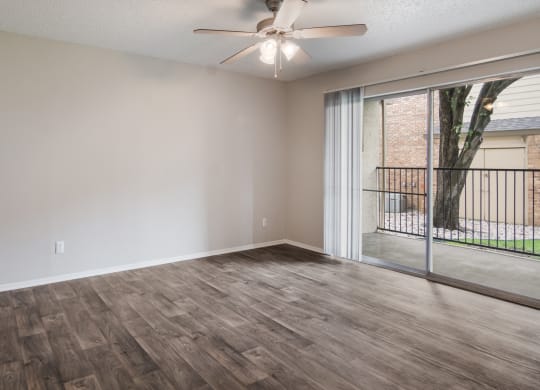 Living Room with Ceiling Fan at Preston Villas Apartment Homes, Dallas, Texas, TX