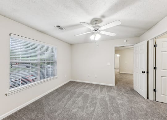 living room with big windows and carpet floor  at Grand Reserve Columbus in Columbus, GA
