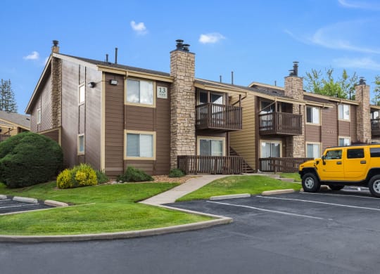 Apartment Exterior | Reflections | Aurora CO