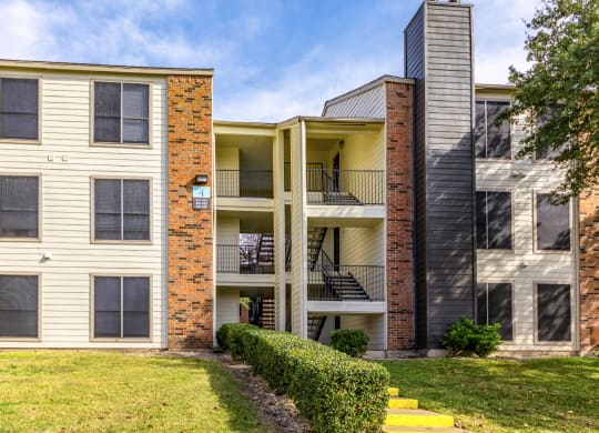 WalnutCreekCrossing-AustinTX-Apartment_Exterior_2