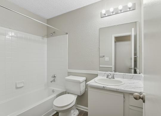 Woodmere Trace Apartmements in Duluth, GA Bathroom