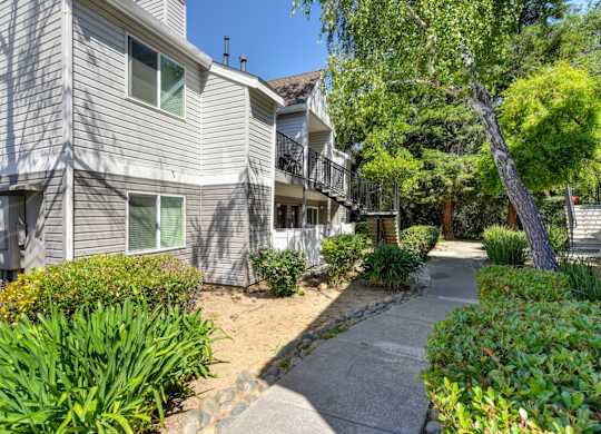 Exterior Walkways at Hidden Oaks Apartments, California, 95621