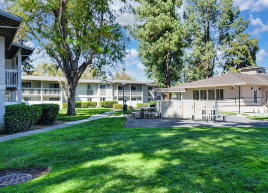 the reserve at fairfax corner apartments patio at Renaissance Park Apartments, Davis ,36305