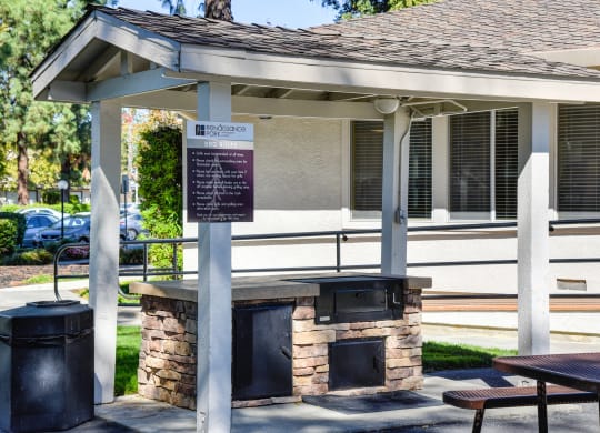 Community picnicking area at Renaissance Park Apartments, Davis, CA, 95618